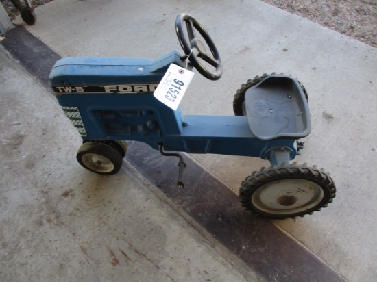 91523-FORD TW-5 PEDAL TRACTOR