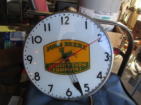 91528-JOHN DEERE 4 LEGGED CLOCK