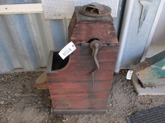 91536-PRIMITIVE WOODEN WELL
