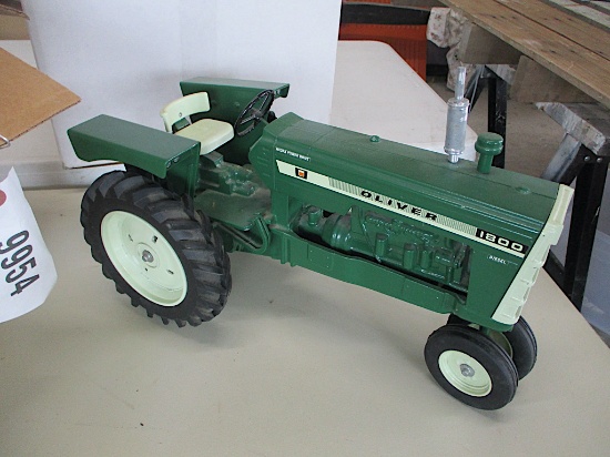 9954-OLIVER 1800 1/8 SCALE TRACTOR
