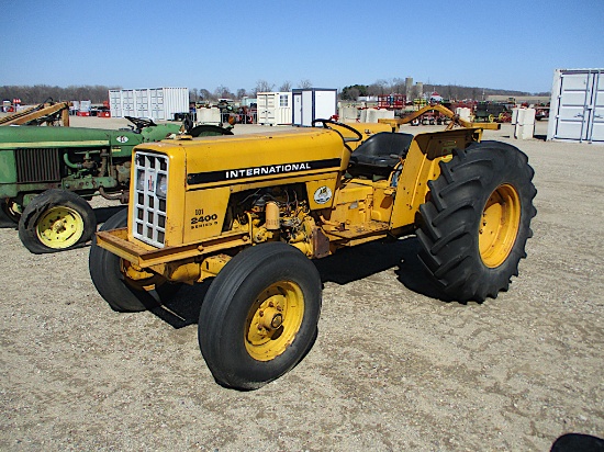 13412-IH 2400 TRACTOR SERIES B