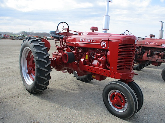 13715-FARMALL SUPER  M TRACTOR