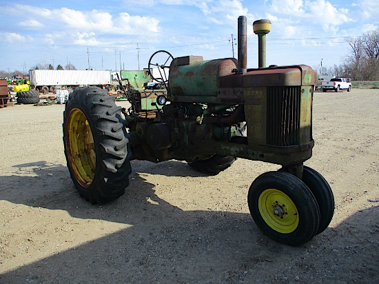 13735-JD 620 LP TRACTOR