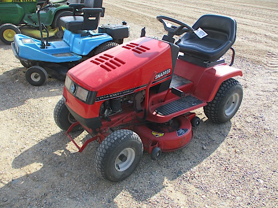 13775-SNAPPER 38" L&G TRACTOR