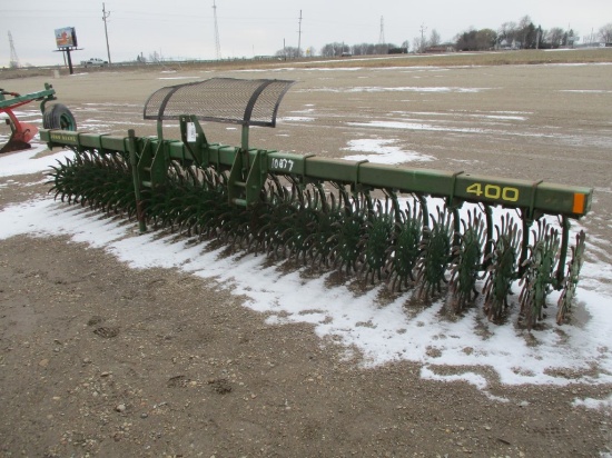 10877-JOHN DEERE 400 15' HOE
