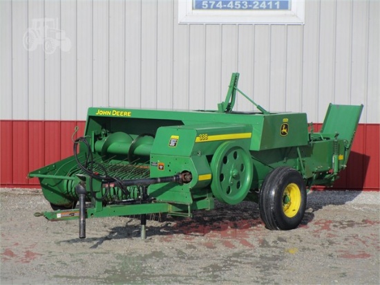 10906- JOHN DEERE 338 SQUARE BALER (2006)