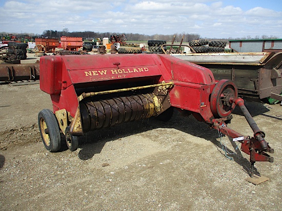 13706-NH SUPER 67 SQUARE BALER