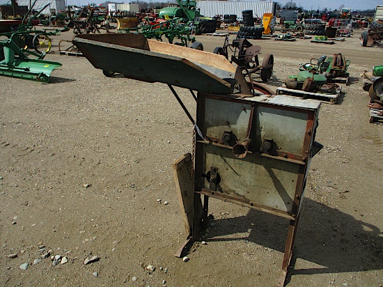 13761-NEW IDEA CORN SHELLER