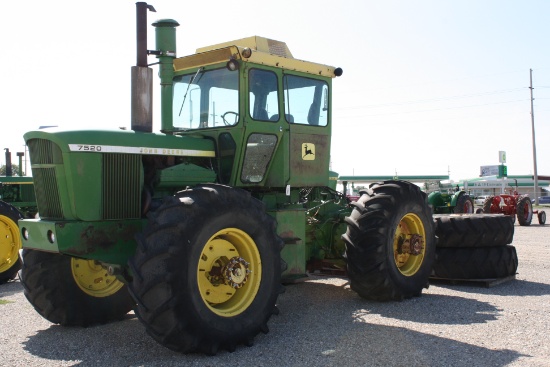 13988-JOHN DEERE 7520