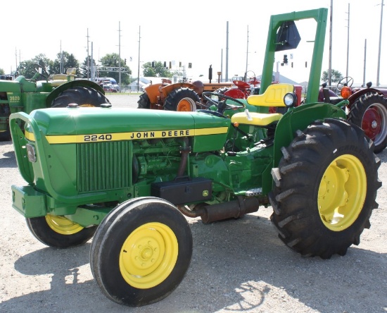 20111-JOHN DEERE 2240