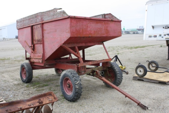 16416-CASE GRAVITY WAGON