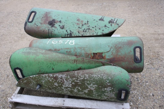 16578-(4) JOHN DEERE FENDERS