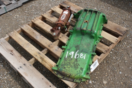 19681- JOHN DEERE 4020 OIL PAN & HYDRAULIC CYLINDER
