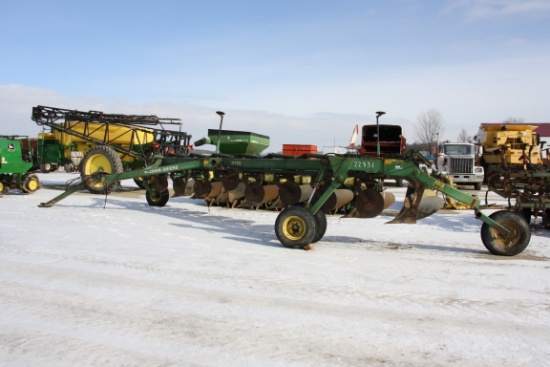 22331-JOHN DEERE 3710 PLOW