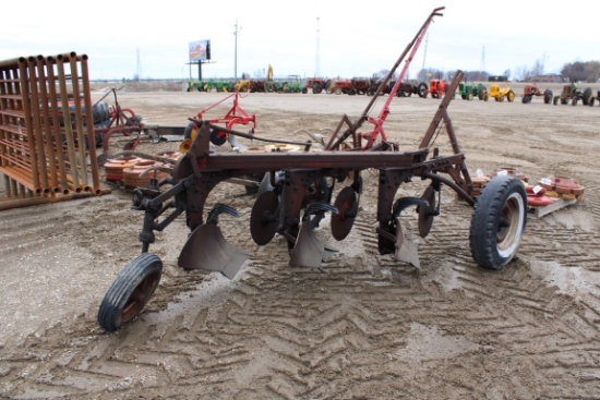 23315-JOHN DEERE 3 BTM PLOW
