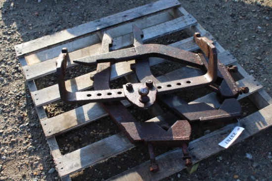 23787-IH QUICK HITCH ARMS
