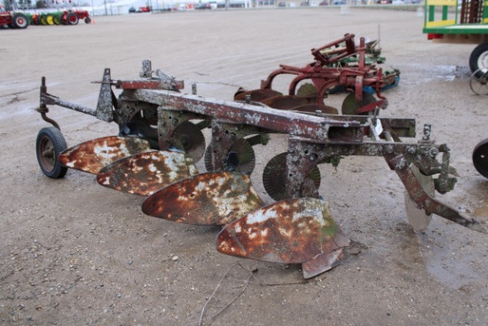 23842-IH 4 BTM QUICK HITCH PLOW