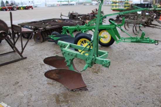 23889-JOHN DEERE 2 BTM 3PT PLOW