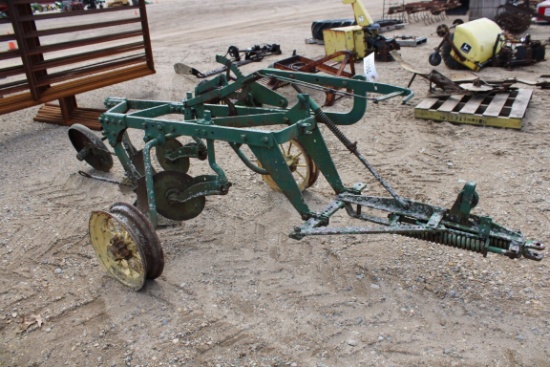 26626-JOHN DEERE 2 BTM PULL TYPE PLOW