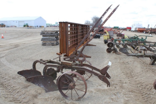 26627-JOHN DEERE 2 BTM PULL TYPE PLOW