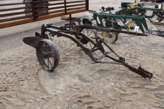 26628-JOHN DEERE 2 BTM PULL TYPE PLOW