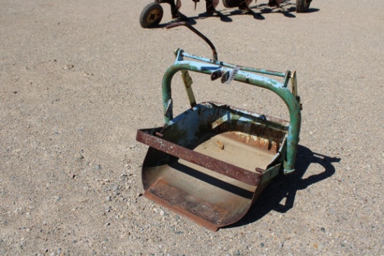 15203-JOHN DEERE 3PT SLIP SCOOP