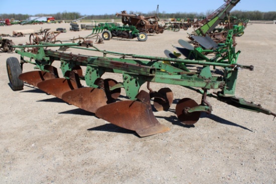 15239-JOHN DEERE 4 BTM PLOW