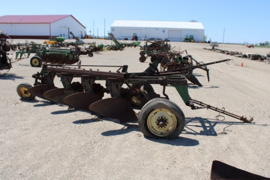 15240-JOHN DEERE 4 BTM PLOW