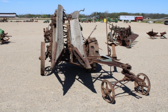 15250-JOHN DEERE CORN BINDER