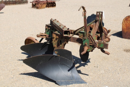 15282-JOHN DEERE 2 BTM 3PT PLOW