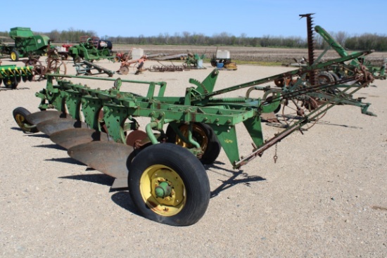 15295-JOHN DEERE 4 BTM PULL TYPE PLOW