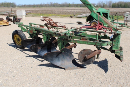 15296-JOHN DEERE 3 BTM PLOW