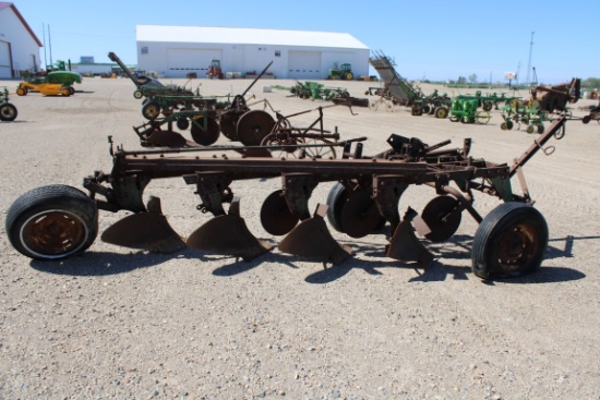 15302-JOHN DEERE 4 BTM PULL TYPE PLOW