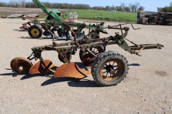 15311-JOHN DEERE 2 BTM PULL TYPE PLOW