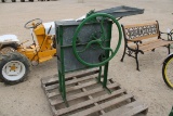 31402-JOHN DEERE # 1A 1-HOLE CORN SHELLER