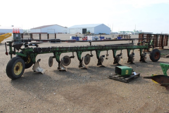 JOHN DEERE 7BTM 2450 PLOW - LESS THAN 25 ACRES ON POINTS, NEW LAND WHEEL, N