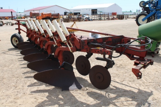 31240-IH 720 6BTM PLOW