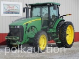 JD 8225 R Tractor