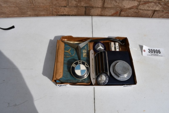 30906- BOX OF CAR ACCESSORIES