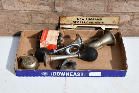 30914- BICYCLE HORNS, NOS PEDALS, TOPPER