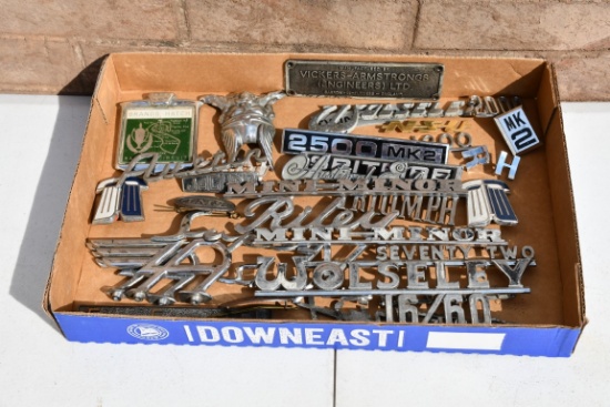 30917- BOX FULL OF BRITISH BADGING