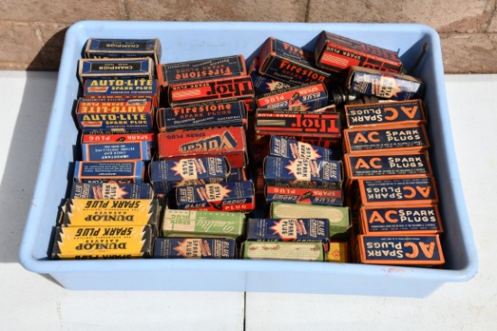 30931- BOX FULL NOS SPARK PLUGS