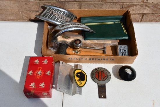 30933- BOX OF CAR ACCESSORIES