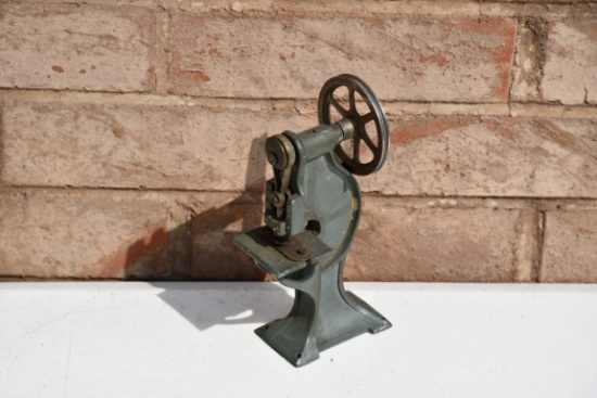 30942- MINIATURE PRESS DISPLAY