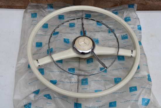 30948- NOS MERCEDES BENZ (PALM BEACH) STEERING WHEEL
