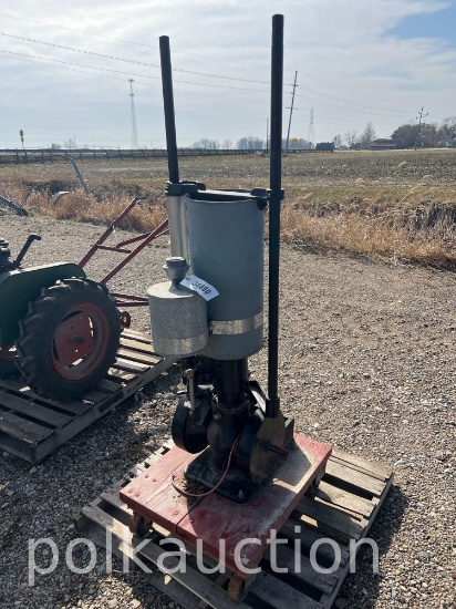 BLACK UPRIGHT PUMP