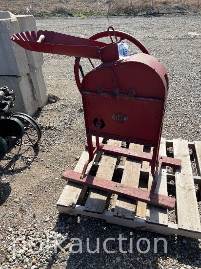 IHC CORN SHELLER