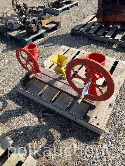 GRINDER DISPLAY