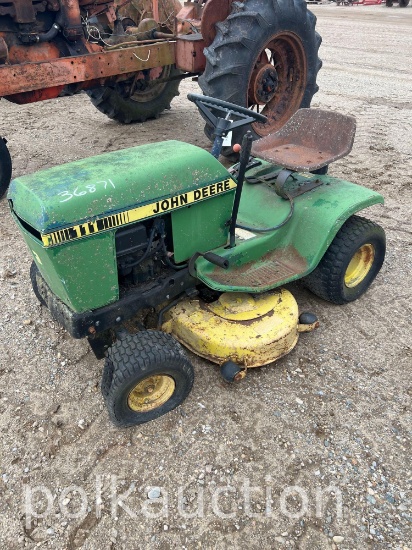 JOHN DEERE 111 L&G TRACTOR