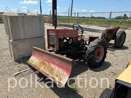 38597-RED E L&G TRACTOR